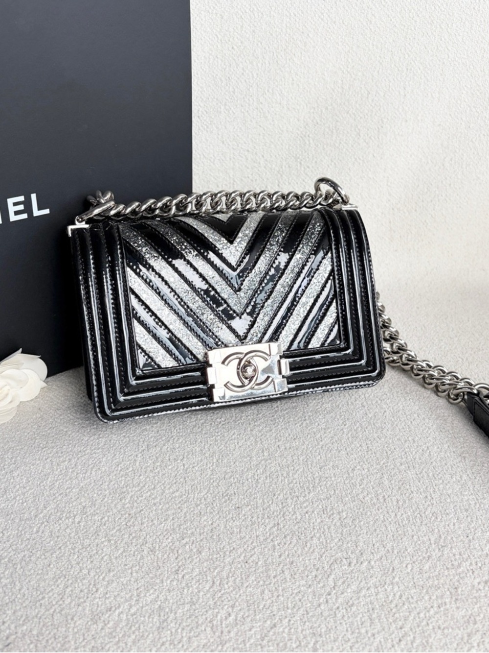 Chanel | Leboy Small Sequin Patent Chevron Black Silver | Excellent Condition - Picture 6 of 7